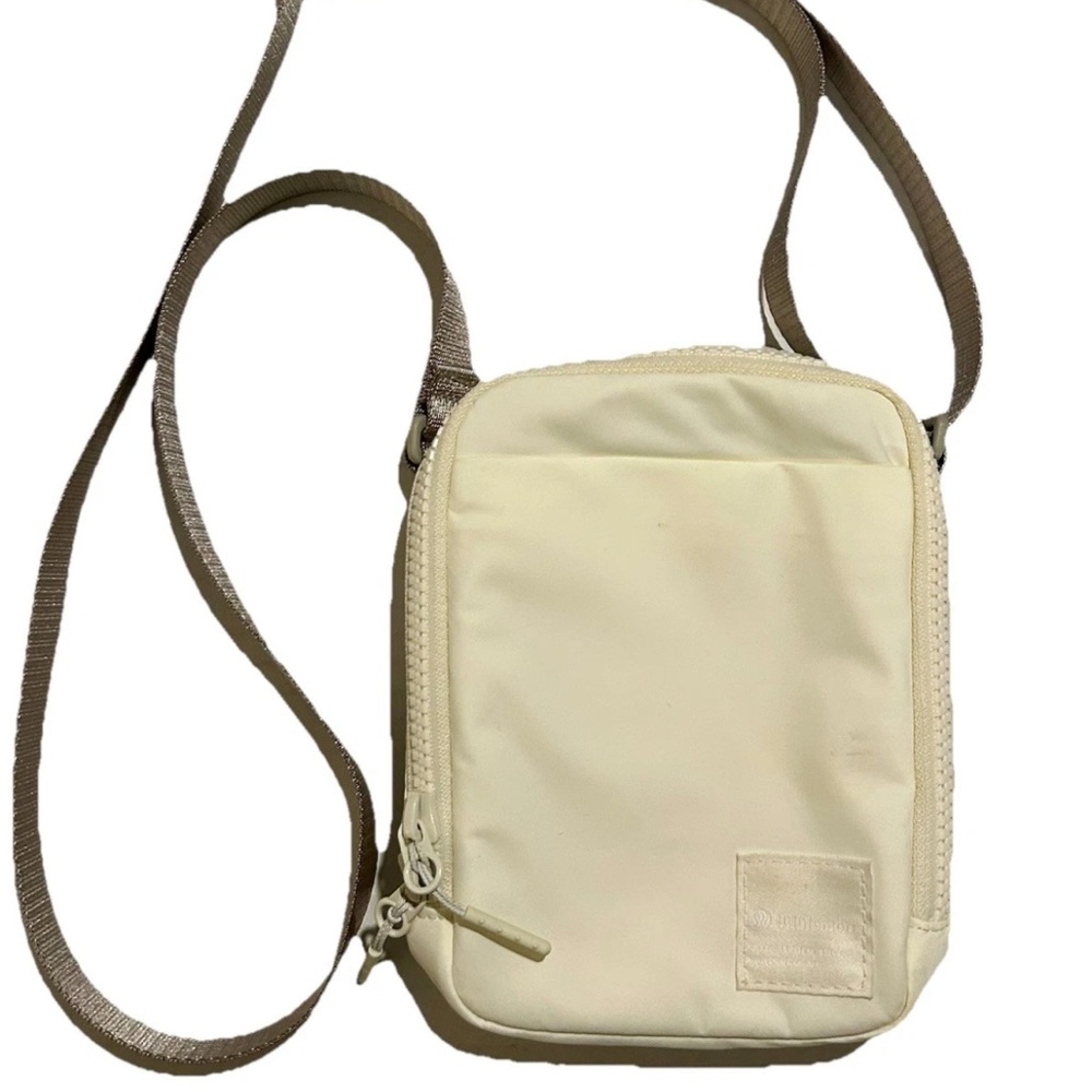 Lululemon Easy Access Crossbody Bag Travel 1.5L Ivory